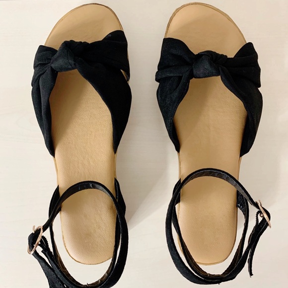 ✨NEW Marissa Platform Sandal- in Black - Picture 3 of 6